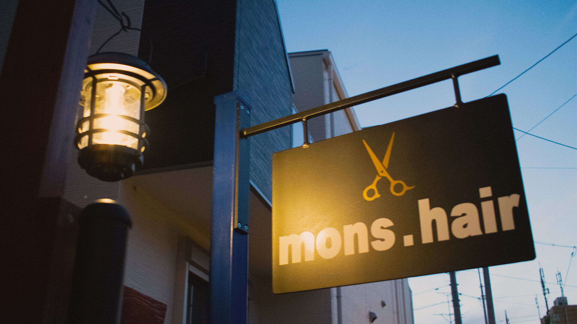 mons.hairの看板の写真