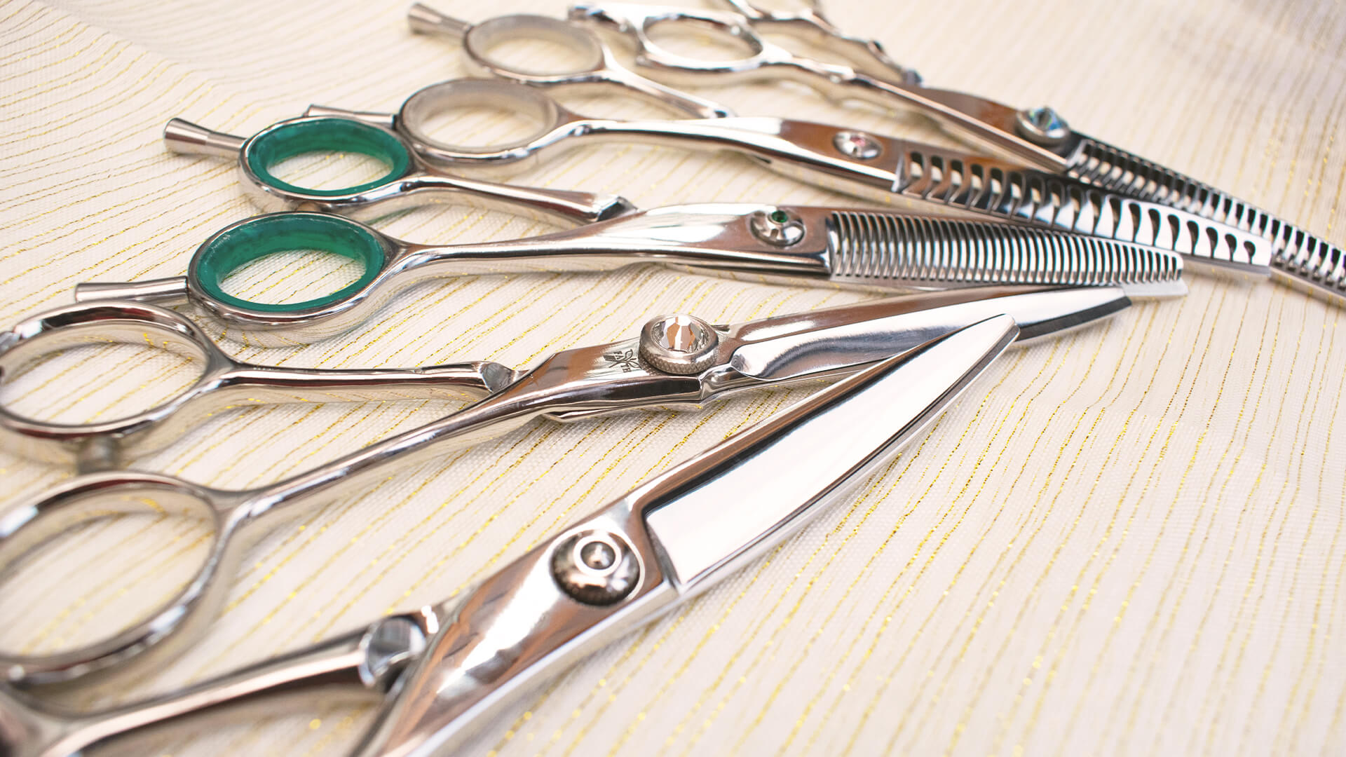 カットハサミが並んでいる写真